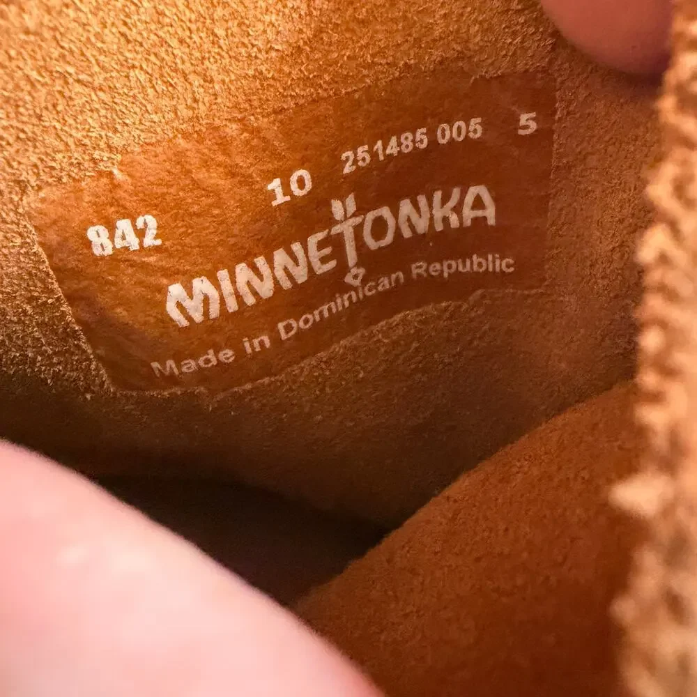 NIB Minnetonka Two Button Hardsole Boot